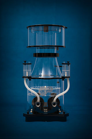 3 main parts of a protein skimmer.